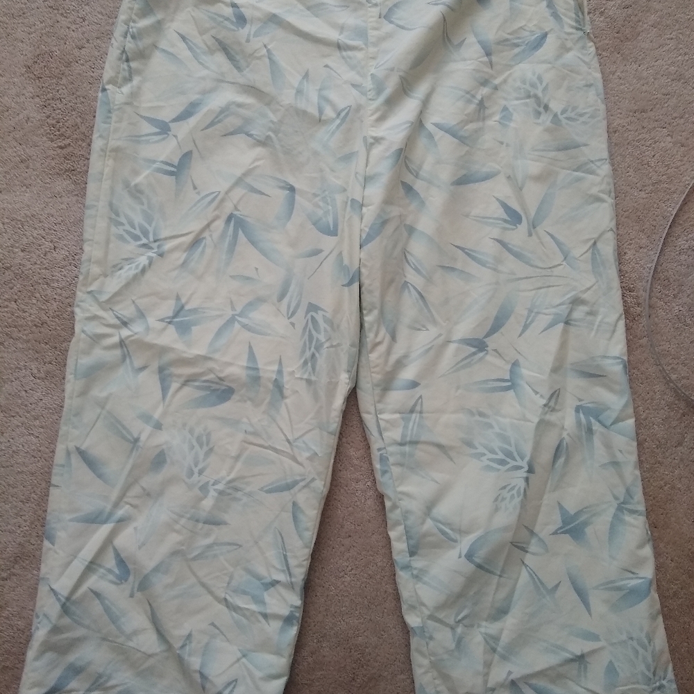 New with tags Tommy Bahama cropped pants size 16